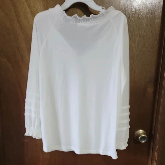 Coco + Carmen Cream Ruffle V-Neck Long Sleeve Top - Picture 4 of 8